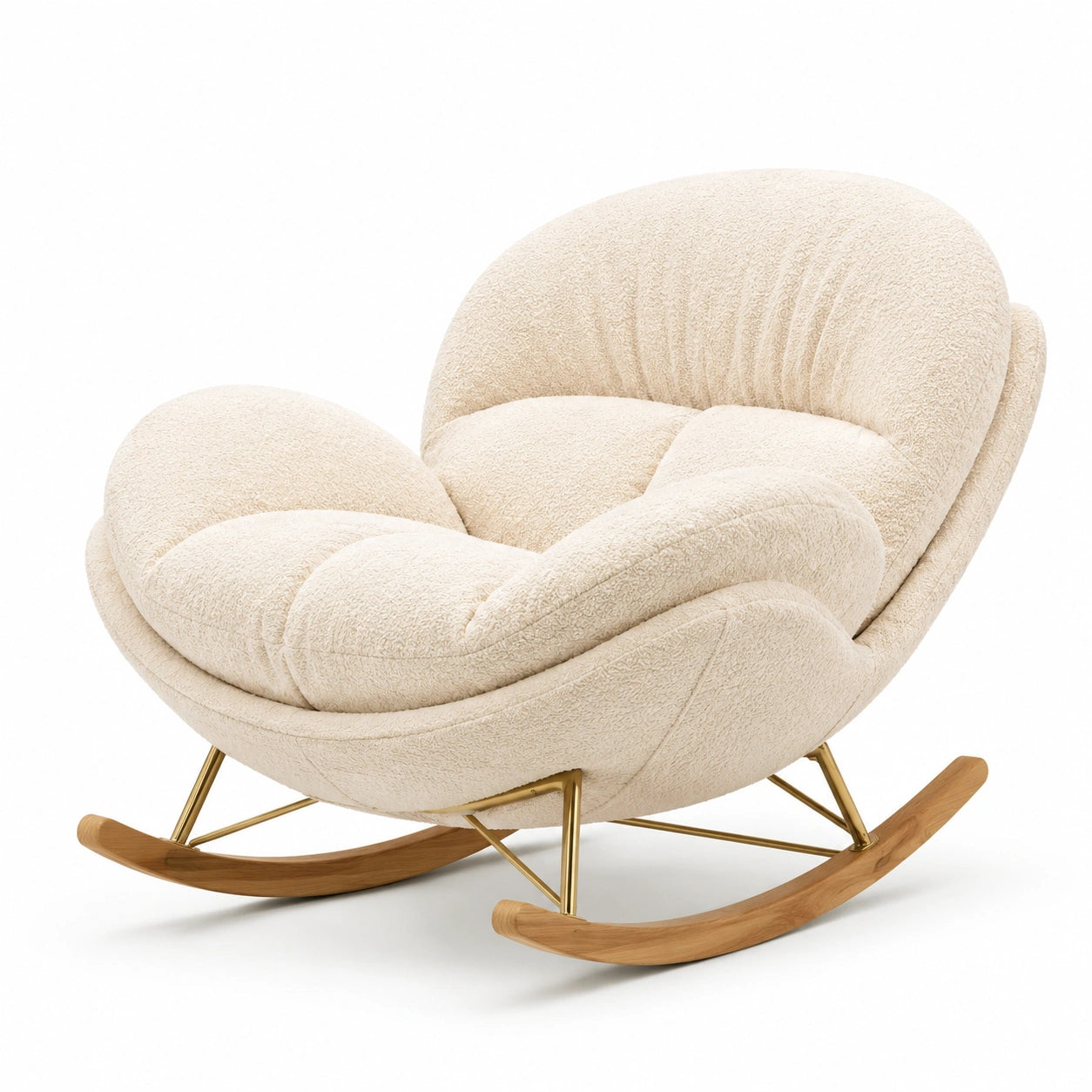 Mecedora de tela bouclé beige con patas de madera y estructura de metal dorado
